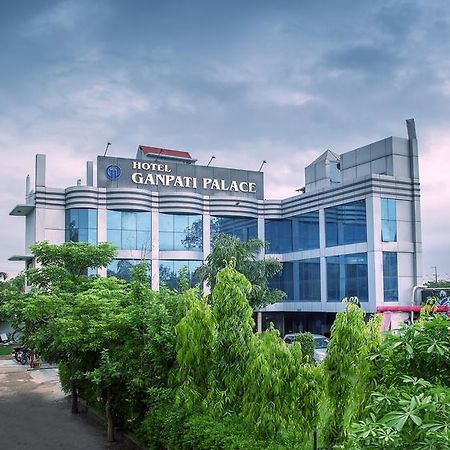 Hotel Ganpati Palace Mathura Kültér fotó