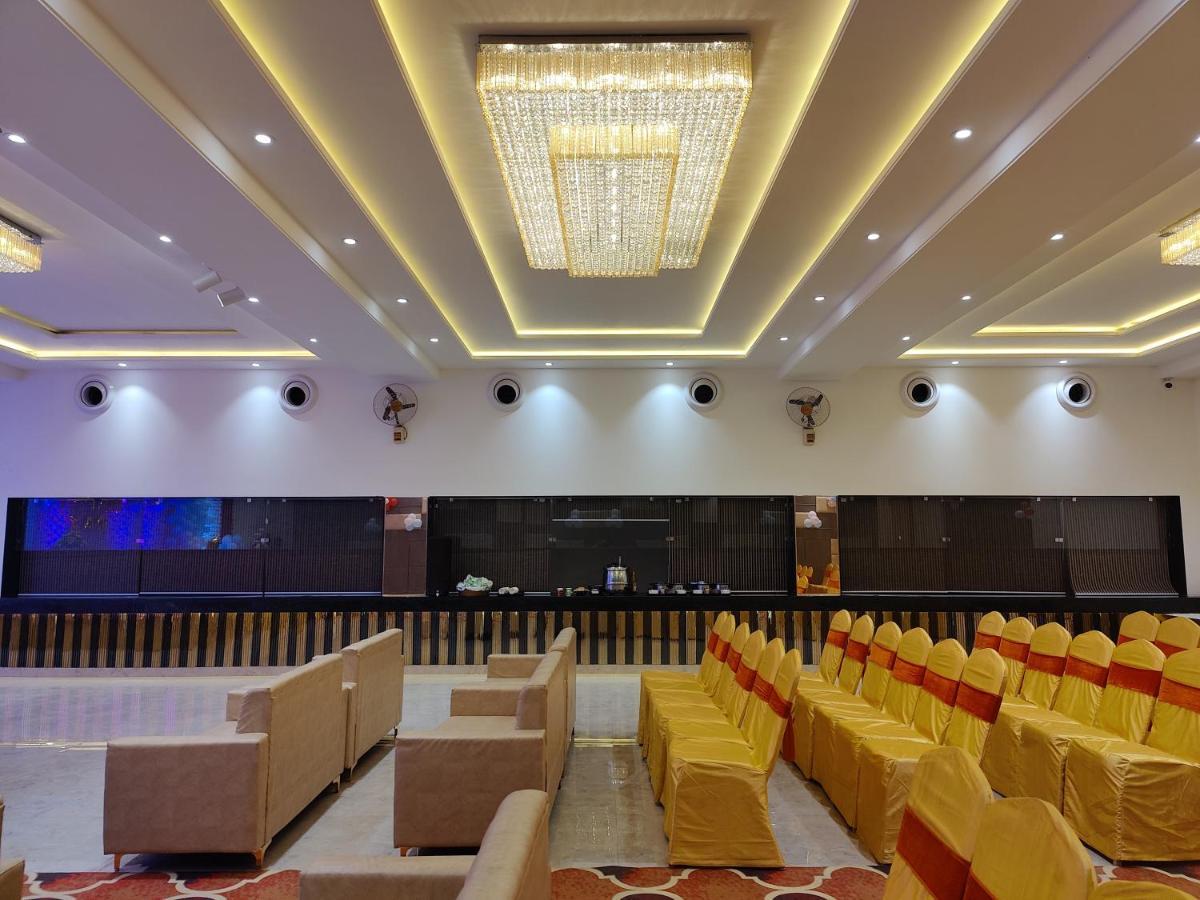 Hotel Ganpati Palace Mathura Kültér fotó