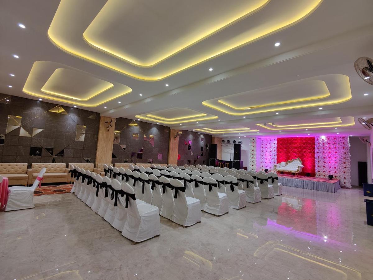 Hotel Ganpati Palace Mathura Kültér fotó