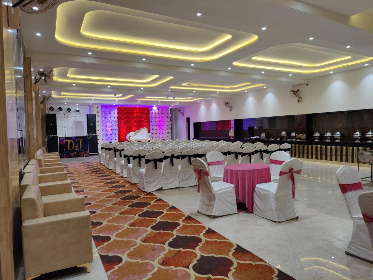 Hotel Ganpati Palace Mathura Kültér fotó