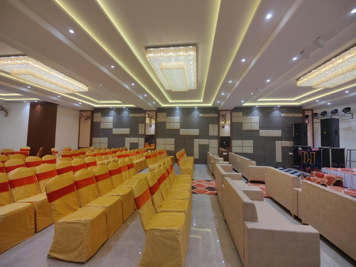 Hotel Ganpati Palace Mathura Kültér fotó