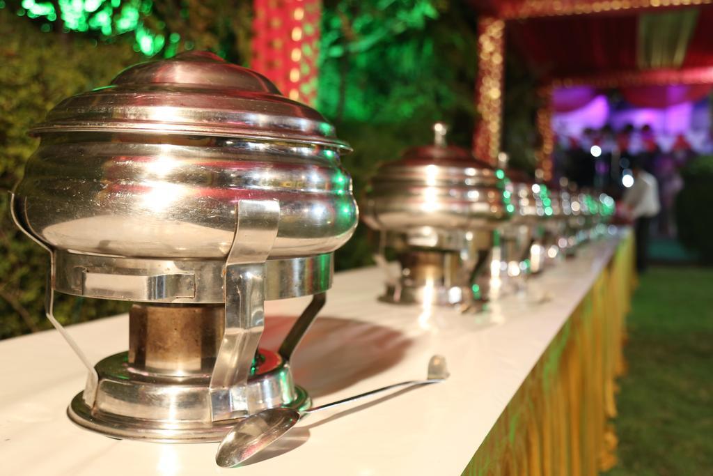 Hotel Ganpati Palace Mathura Kültér fotó