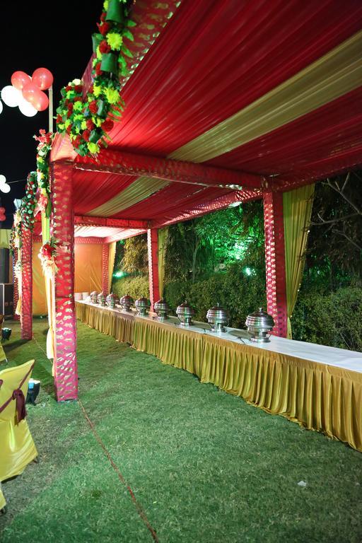 Hotel Ganpati Palace Mathura Kültér fotó