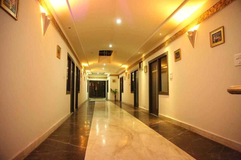 Hotel Ganpati Palace Mathura Kültér fotó