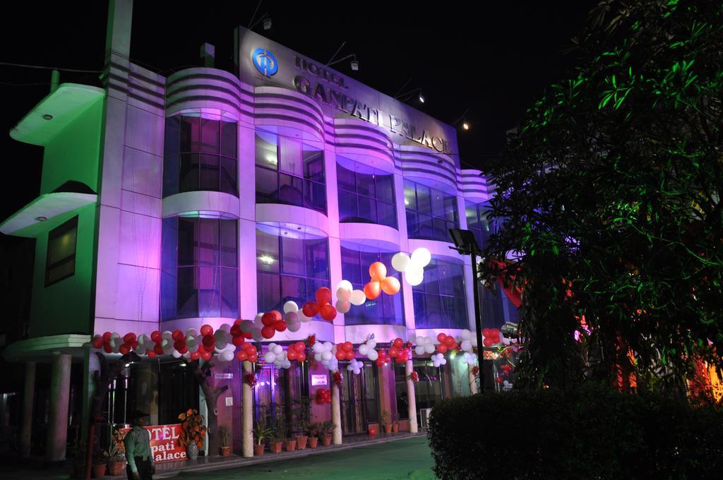 Hotel Ganpati Palace Mathura Kültér fotó