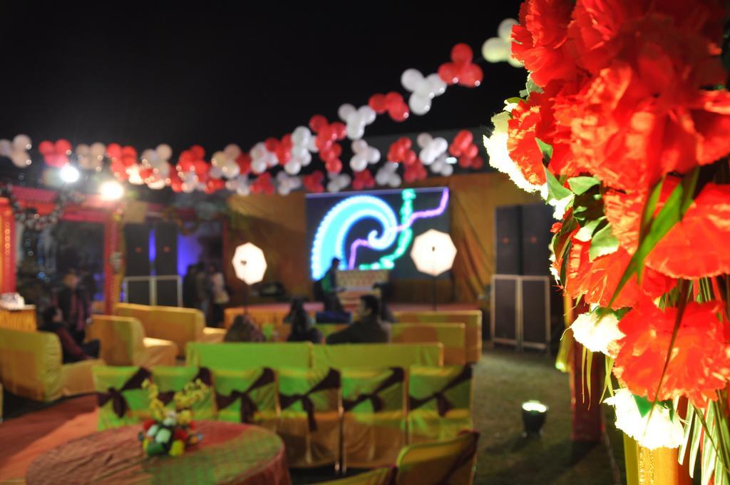 Hotel Ganpati Palace Mathura Kültér fotó