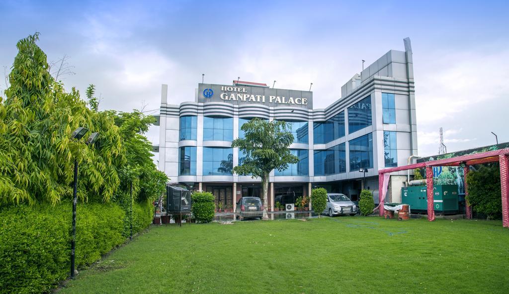 Hotel Ganpati Palace Mathura Kültér fotó