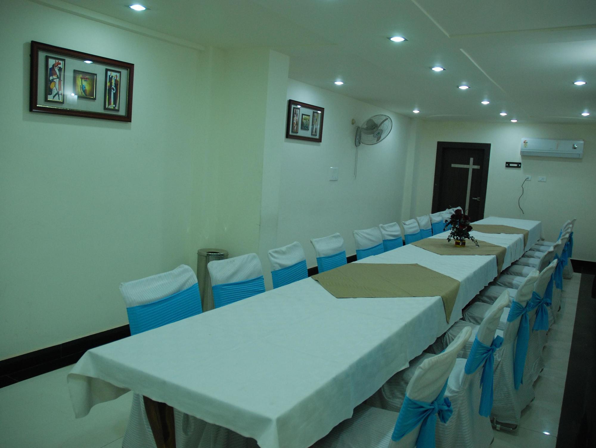 Hotel Ganpati Palace Mathura Kültér fotó