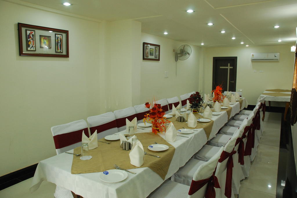 Hotel Ganpati Palace Mathura Kültér fotó